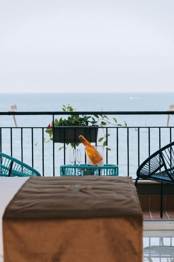Frontemare Suite Castellammare di Stabia Exterior foto