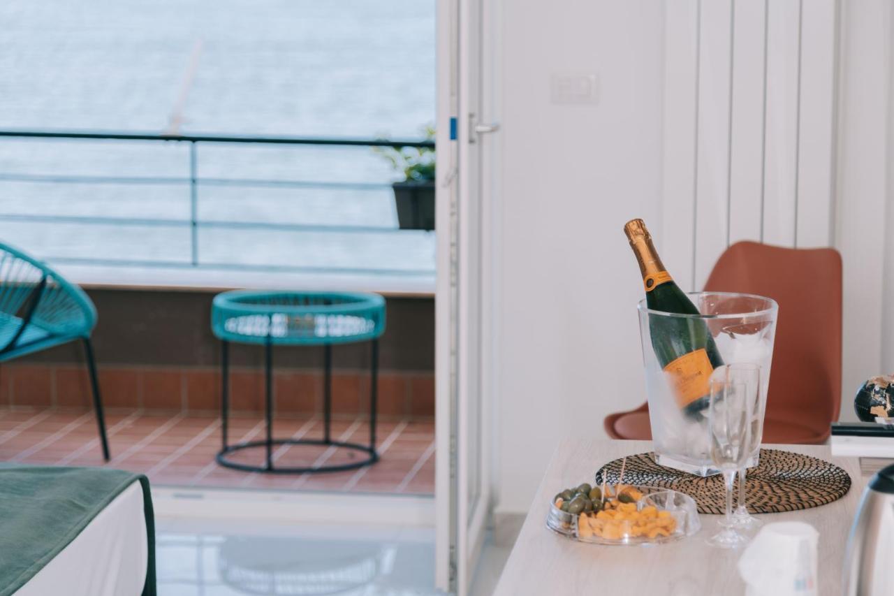 Frontemare Suite Castellammare di Stabia Exterior foto